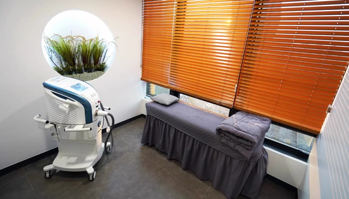 IPL treatment room with the M22 device and treatment bed