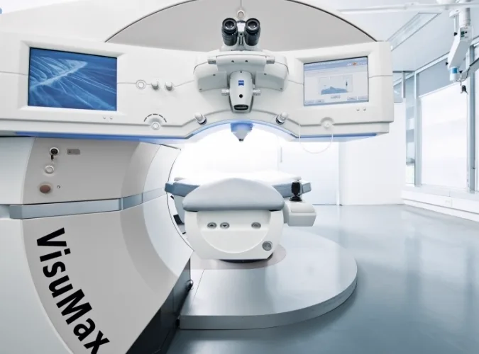 ZEISS VisuMax femtosecond laser system in an operating room